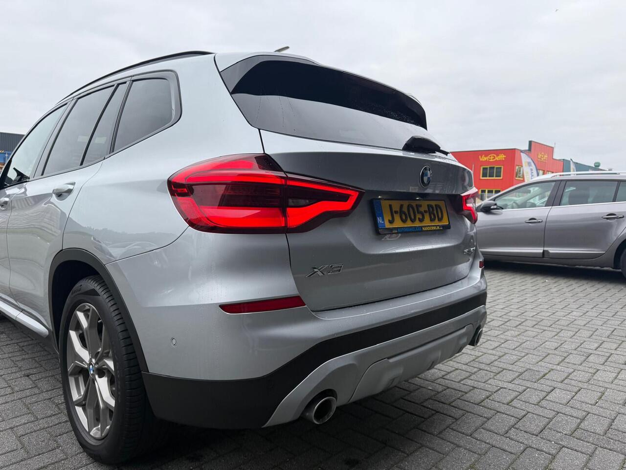 BMW X3 sDrive20i Launch Edition High Executive | 2E EIGENAAR | 12MND GARANTIE | LED | DAB | NAVI | PANO | AUTOMAAT | LEDER | NL AUTO |