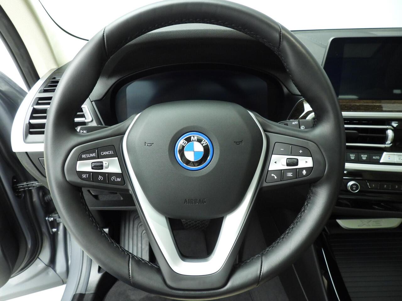 BMW X3 xDrive30e | LED | Navigatie | Schuifdak | Sportstoelen | PDC | DAB | Hifi speakers | Alu 18 inch