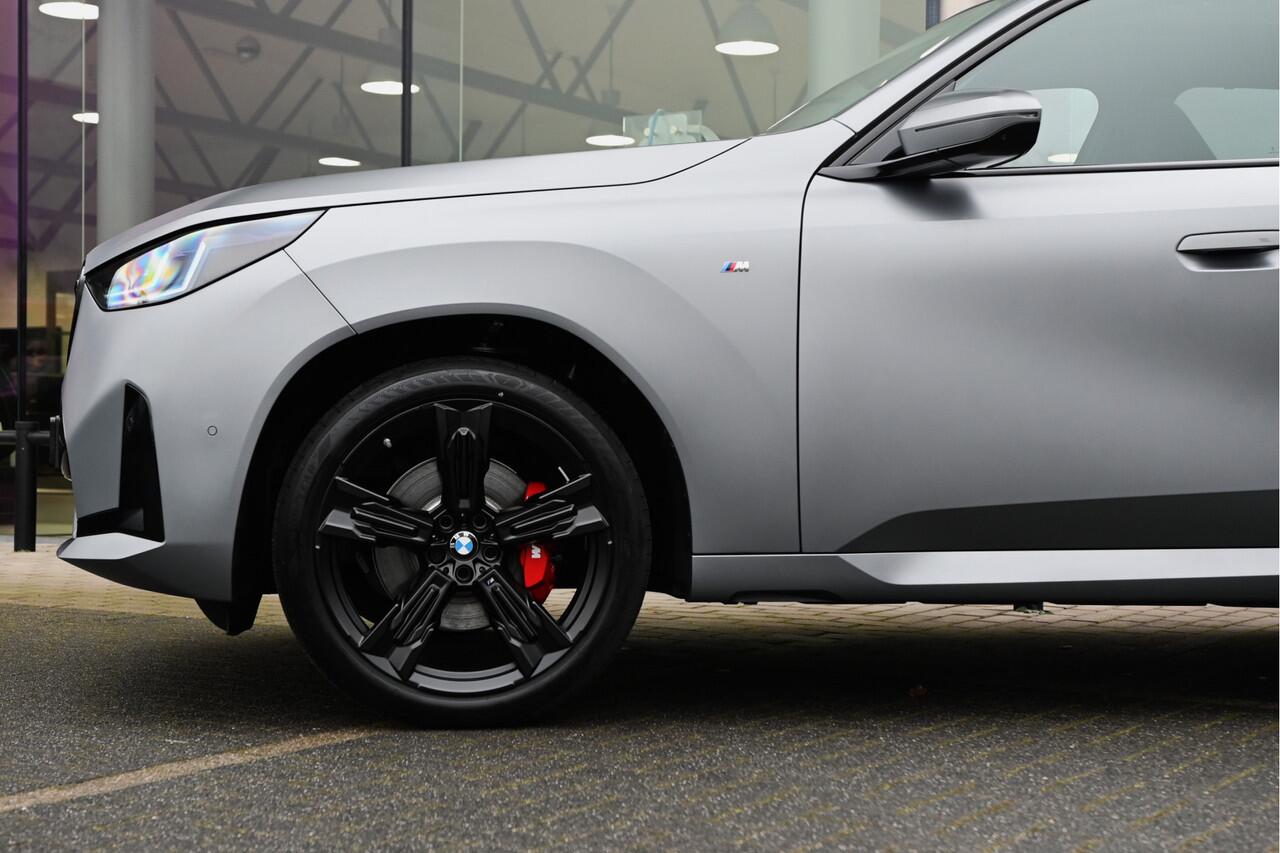 BMW X3 20 xDrive M Sport Automaat / Panoramadak / Trekhaak / Sportstoelen / Parking Assistant Plus / Adaptieve LED / Comfort Access