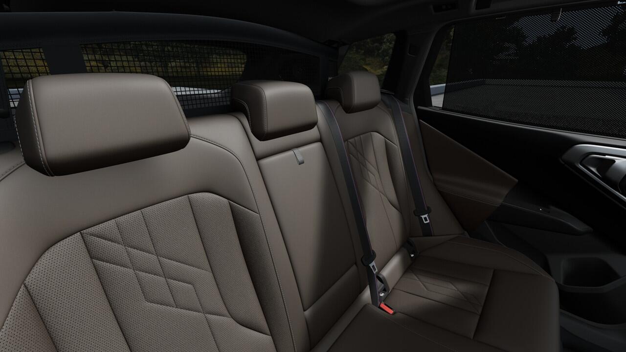 BMW X3 30e xDrive M Sport Automaat / Panoramadak / Trekhaak / Sportstoelen / Adaptieve LED / Comfort Access / Parking Assistant Plus / Stoelventilatie