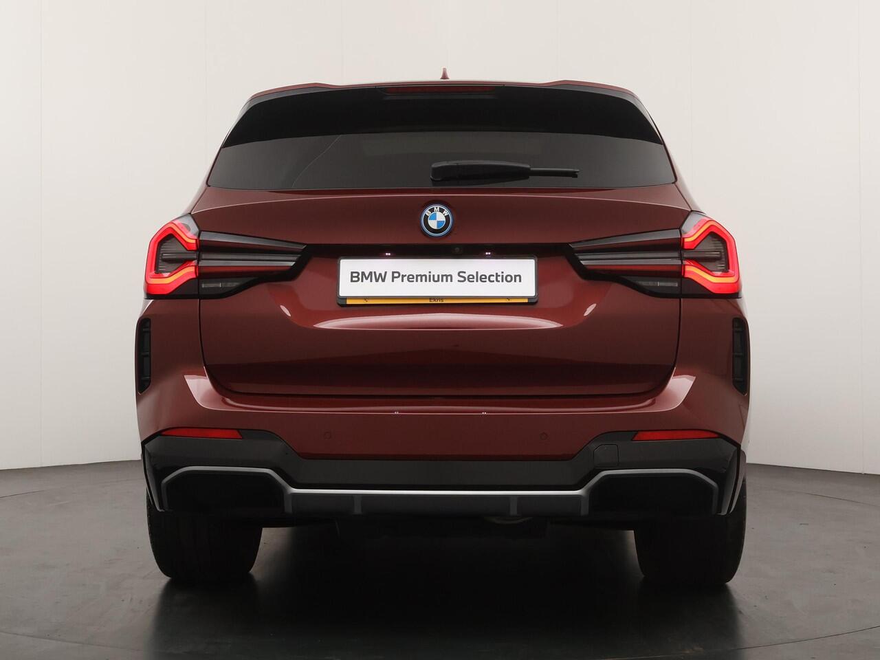 BMW X3 iX3 High Executive 80 kWh | M Sport | Trekhaak | Panoramisch dak | 20" | Head-Up | Harman Kardon |