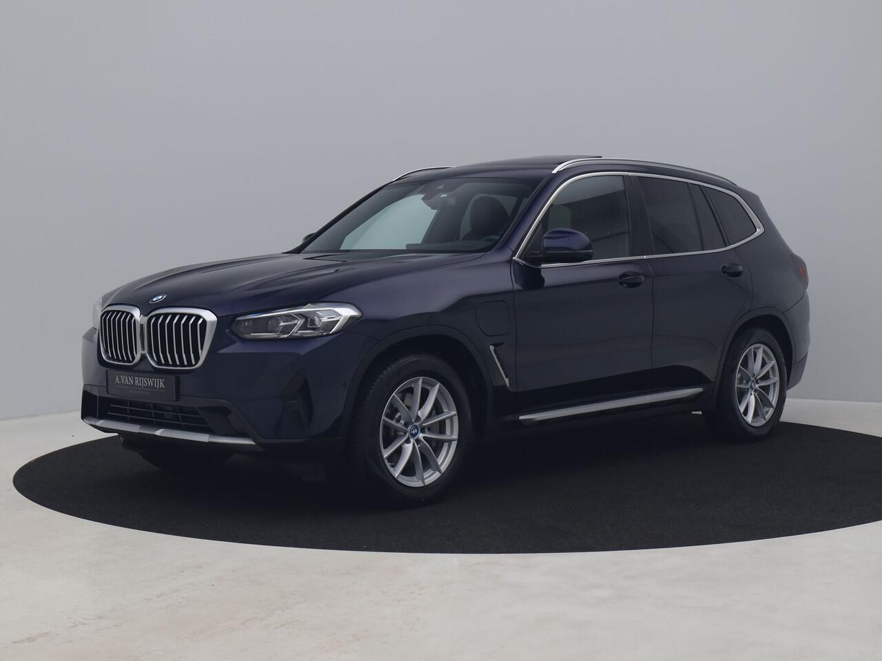 BMW X3 xDrive30e Business Edition Plus | PANO | 360° | HUD | STOEL- EN STUURVERW. | TREKHAAK