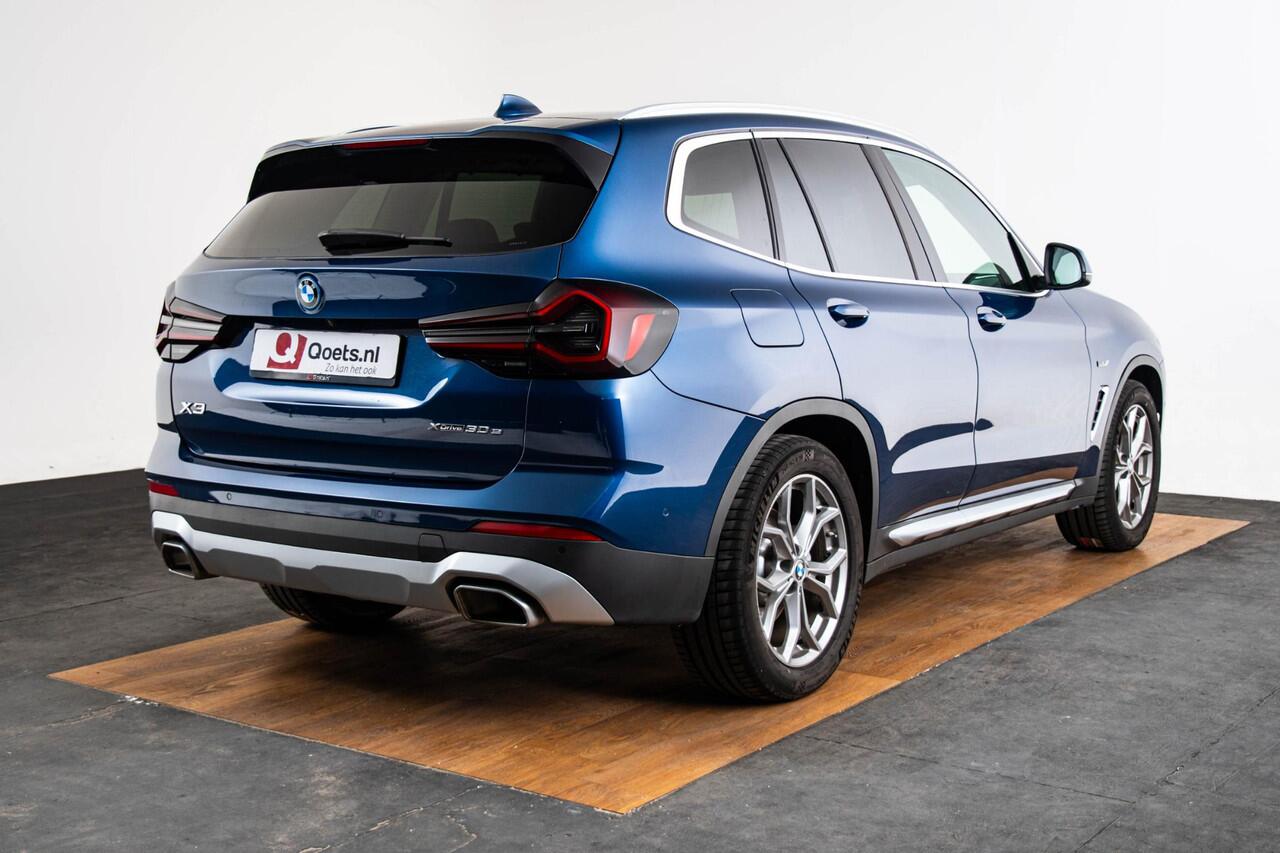 BMW X3 xDrive30e Panoramadak - Sportstoelen - Elektrisch verwarmde voorstoelen - Geluiddempende/Getinte Ruiten - zonneschermen - Comfort Access - Ambiance verlichting - Parking Assistant -