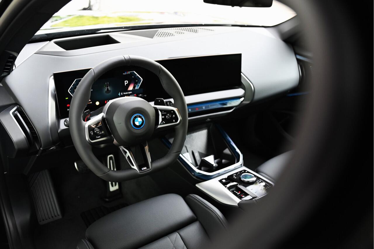 BMW X3 30e xDrive M Sport Automaat / Panoramadak / Trekhaak / Sportstoelen / Adaptieve LED / Stoelventilatie / Parking Assistant Plus / Comfort Access