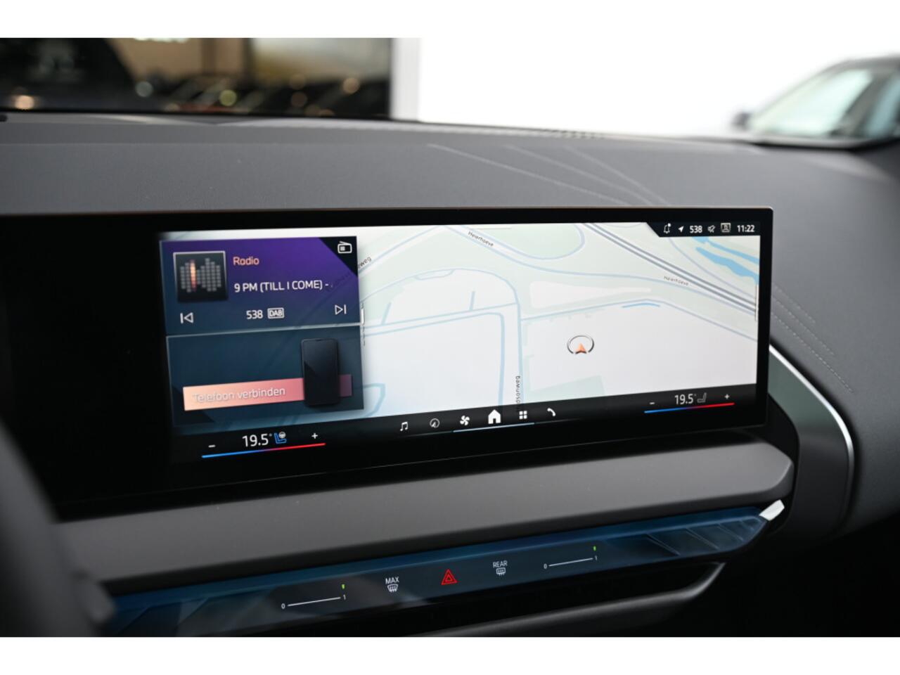 BMW X3 30e xDrive M Sport Automaat / Panoramadak / Trekhaak / Sportstoelen / Adaptieve LED / Parking Assistant Plus / Stoelventilatie / Comfort Access