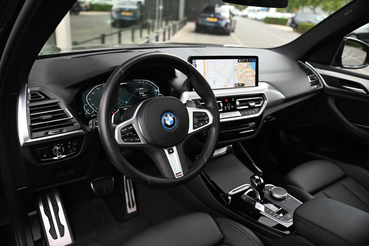 BMW X3 xDrive30e High Executive M Sport Automaat / Panoramadak / Trekhaak / Laserlight / Sportstoelen / Comfort Access / Head-Up / Stoelverwarming / Live Cockpit Professional