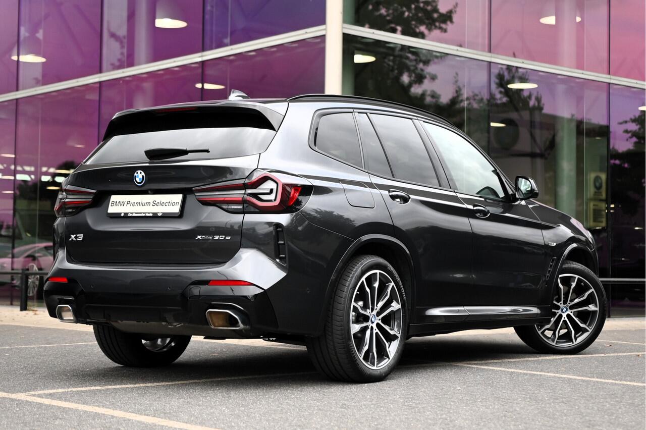 BMW X3 xDrive30e High Executive M Sport Automaat / Panoramadak / Trekhaak / Laserlight / Sportstoelen / Comfort Access / Head-Up / Stoelverwarming / Live Cockpit Professional