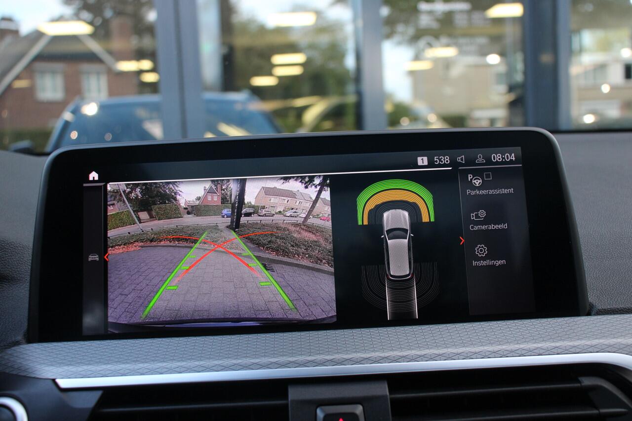 BMW X3 xDrive20i Business Edition Plus M-Sportpakket Shadowline/Headup/Keyless/Panoramadak/20inch