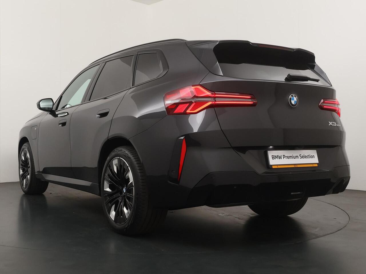 BMW X3 30e xDrive M-Sport Pro | Panoramadak | Head-Up | Adaptive Cruise | Trekhaak | Stuurverwarming | Comfort Access |