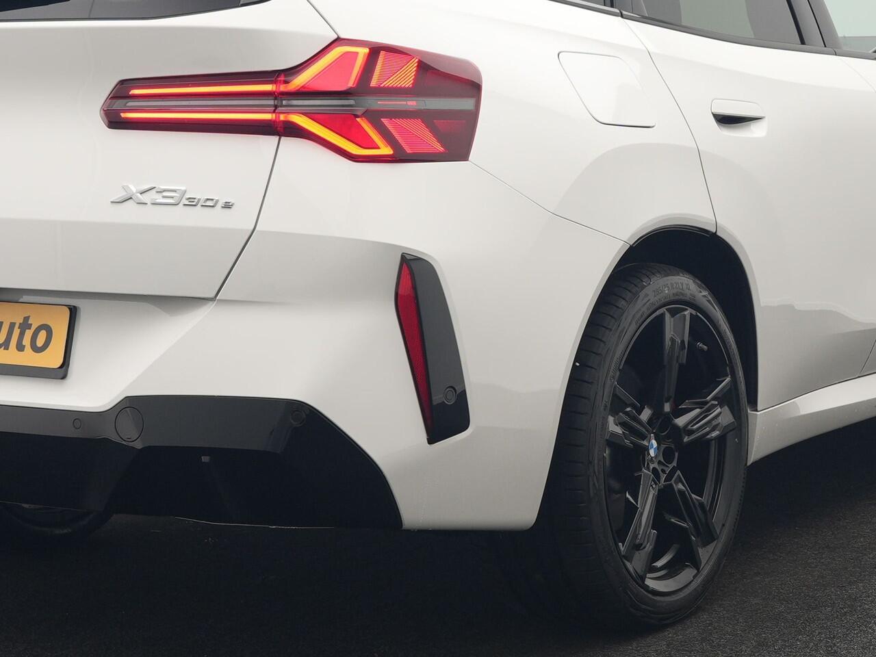 BMW X3 30e xDrive M Sport PRO Plug In Hybrid 299pk PHEV | Panodak | Trekhaak af Fabriek | Adaptive Cruise | 21"L.M | 360 Camera | Head Up | Harman Kardon | Lederen Sportstoelen Memory & Verwarmd | Widescreen | Navigatie | DAB |