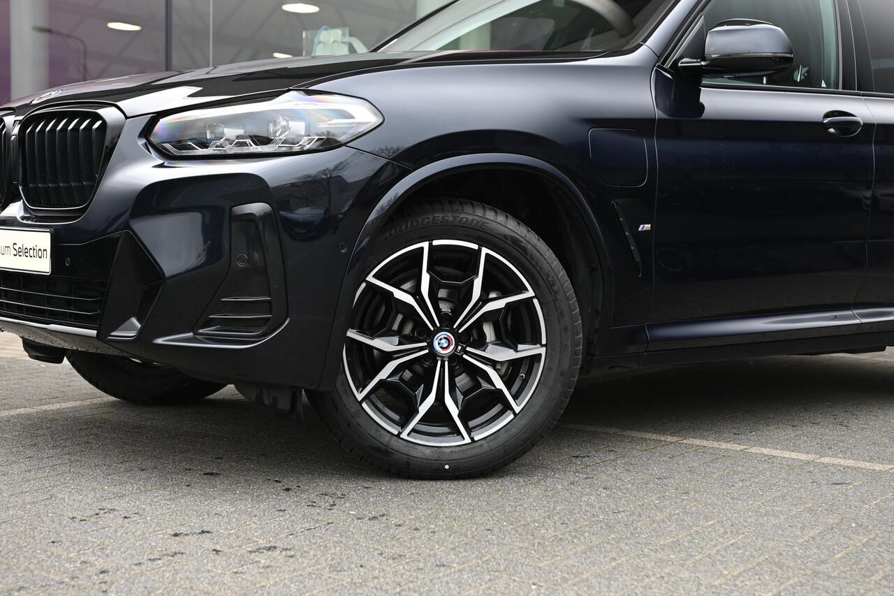 BMW X3 xDrive30e High Executive M Sport Automaat / BMW M 50 Jahre / Trekhaak / Sportstoelen / LED / Live Cockpit Professional / Parking Assistant / Stoelverwarming