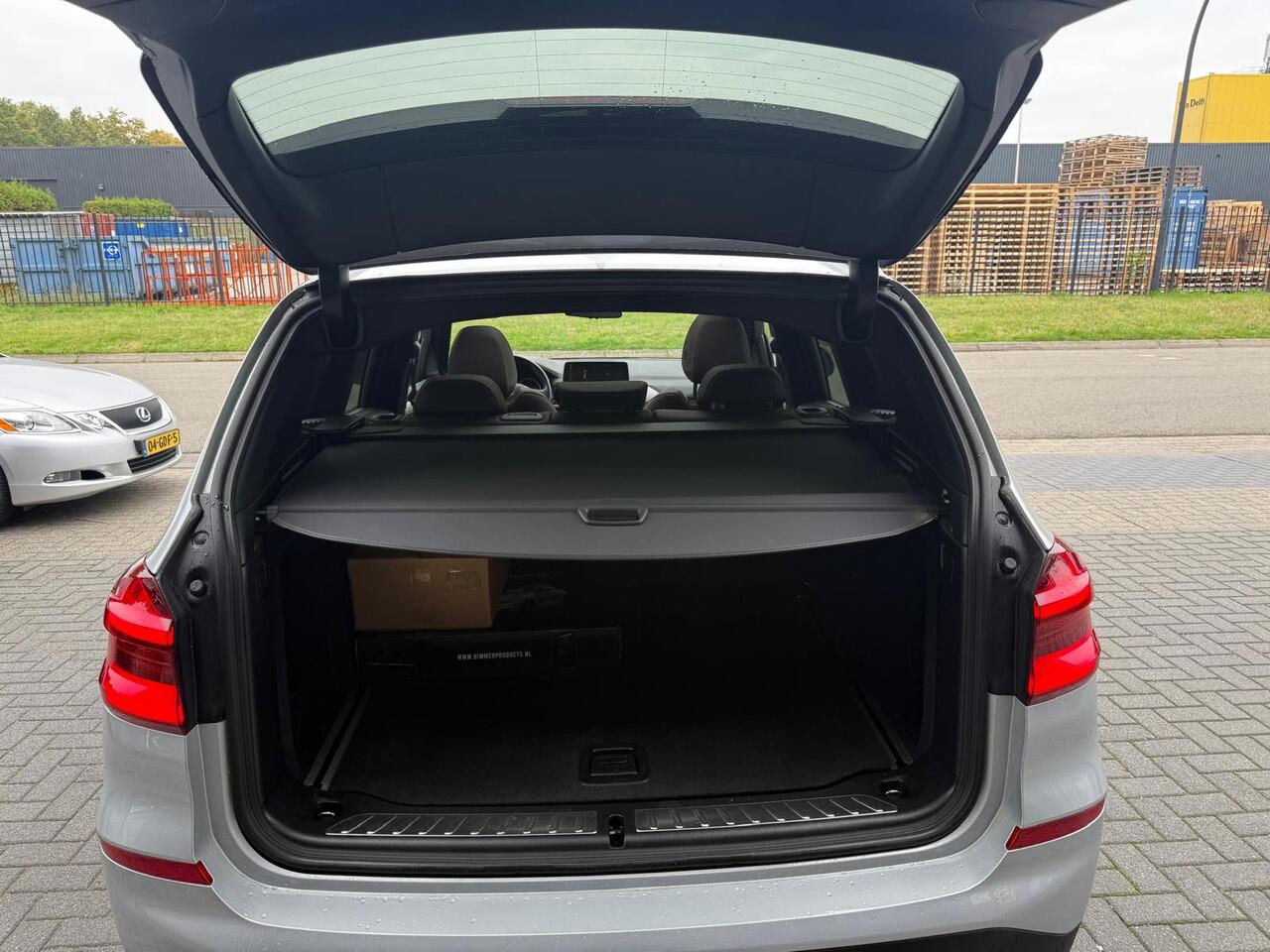 BMW X3 sDrive20i Launch Edition High Executive | 2E EIGENAAR | 12MND GARANTIE | LED | DAB | NAVI | PANO | AUTOMAAT | LEDER | NL AUTO |