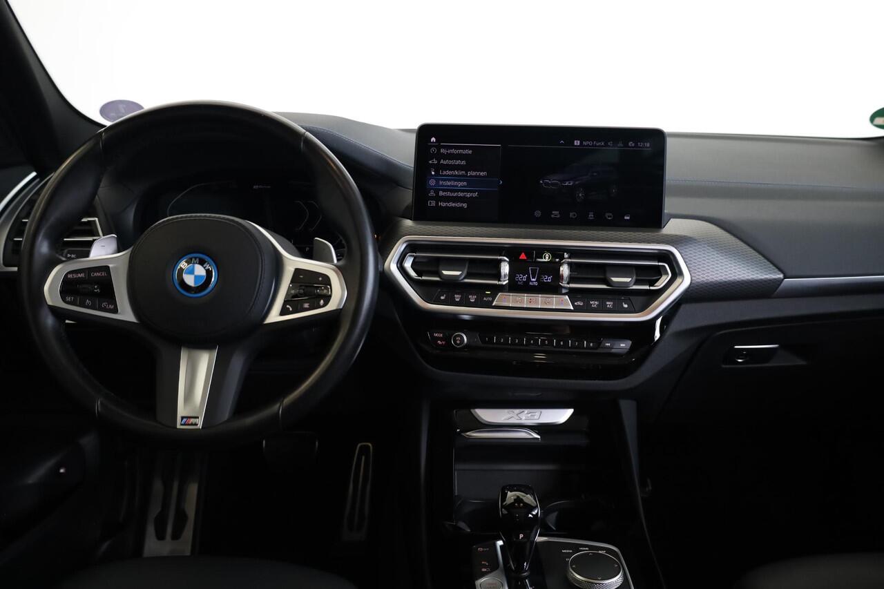BMW X3 xDrive30e M Sportpakket | 20 inch | Elektrische Trekhaak | Glazen panoramadak | Driving Assistant | Adaptieve LED | Head-Up