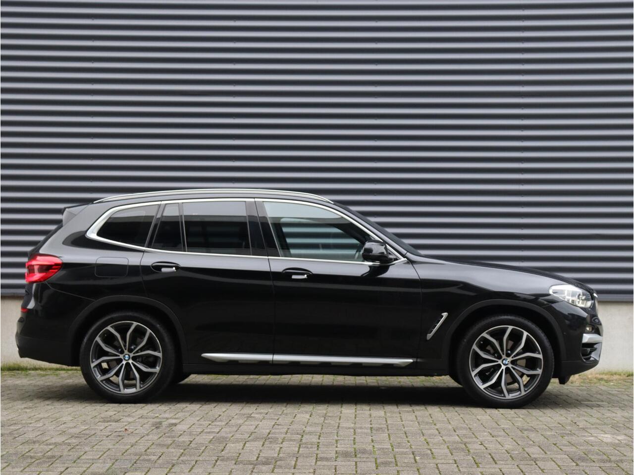 BMW X3 xDrive20i | High Executive | X-Line | Panodak | Driving Assistant | Apple Carplay | Achteruitrijcamera | HiFi | Comfort Access | 20'' LMV