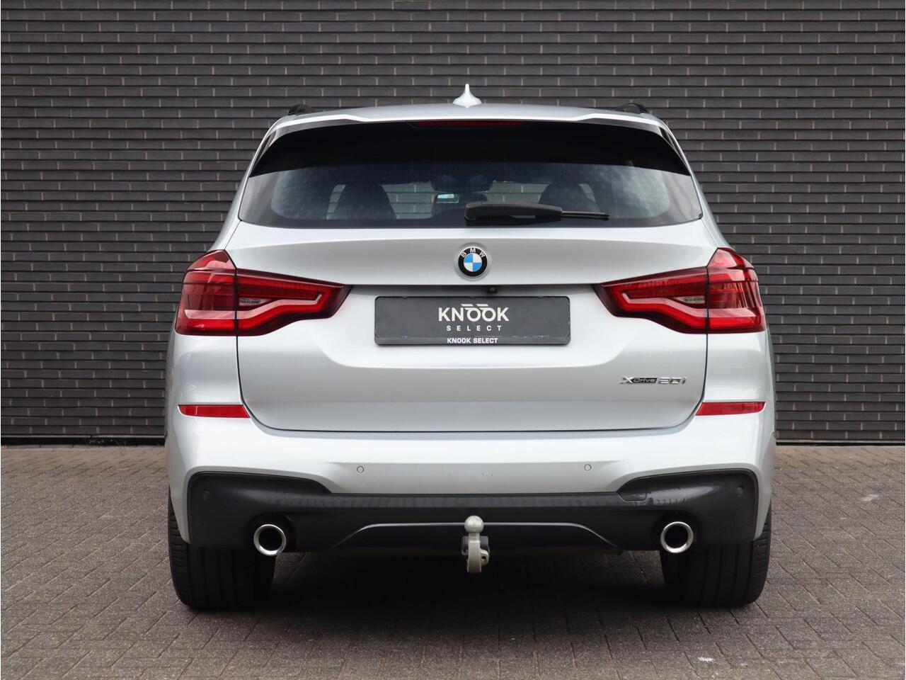 BMW X3 xDrive20i High Executive M Sport Pakket Automaat / Navigatiesysteem Professional / Trekhaak / Achteruitrijcamera / Leder / 20 Inch / Hifi / Shadow Line / Stoelverwarming / LED-koplampen / DAB+
