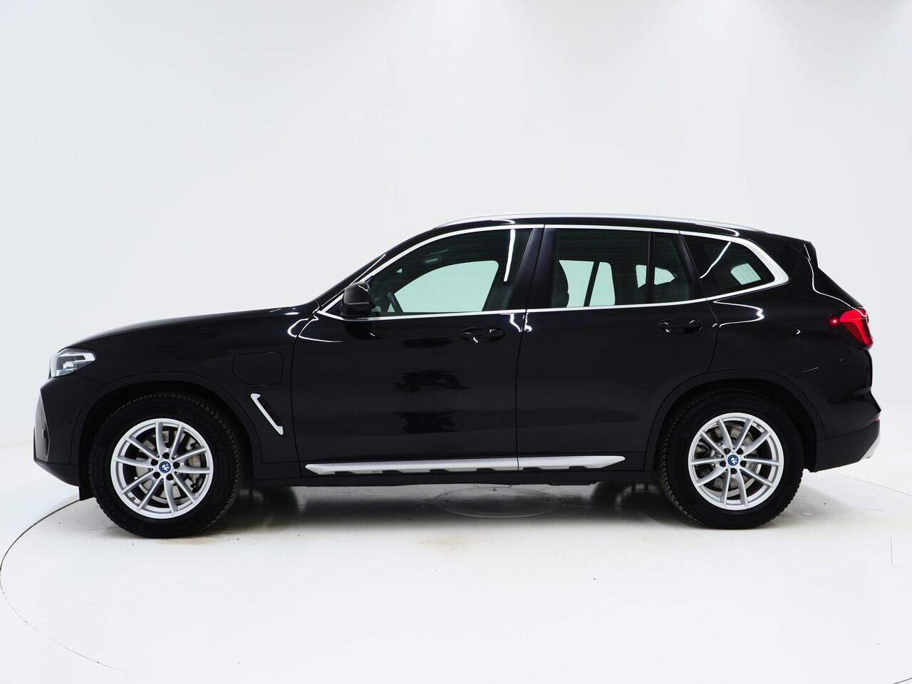 BMW X3 xDrive30e LCI 292PK | Leder | Sportstoelen | Zwarte Hemel | Camera | DAB | Carplay
