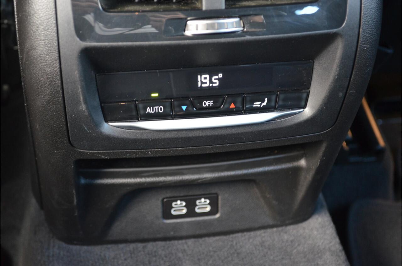 BMW X3 xDrive20i M Sport Adaptive cruise | Virtual cockpit | Elektr a.klep | Zwarte hemel | Carbon zwart | 19'' LMV