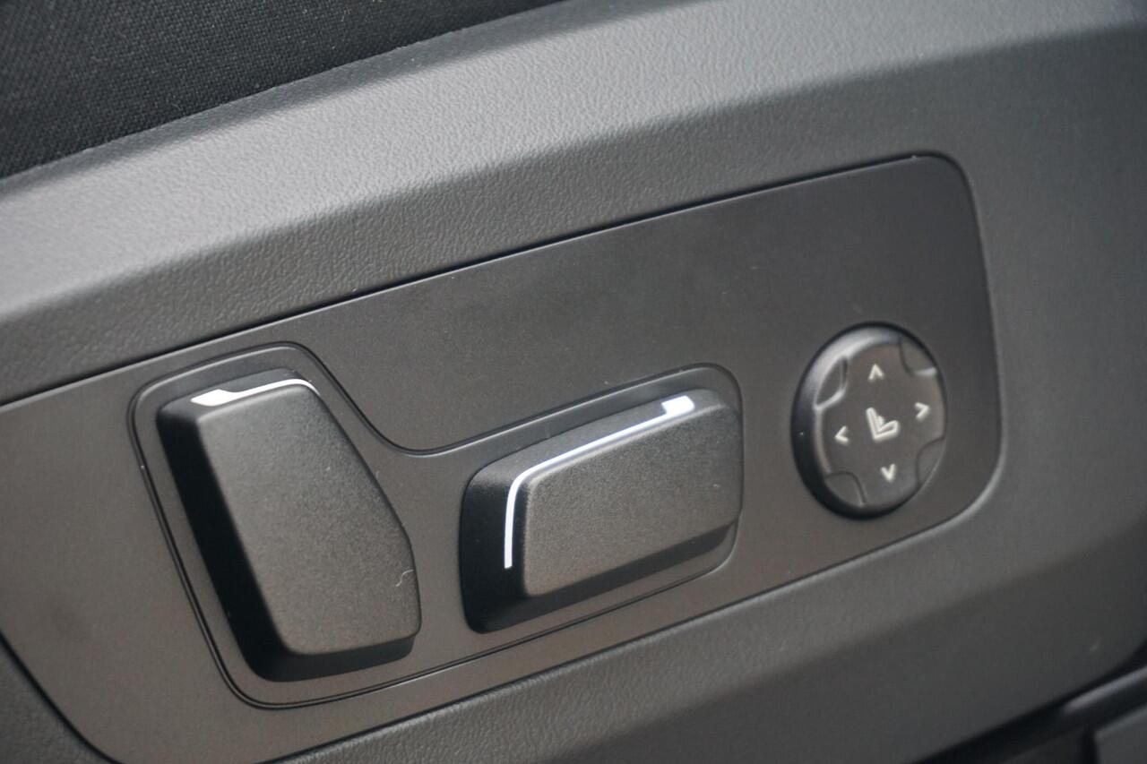 BMW X3 30e xDrive M Sportpakket Pro 21'' / Panoramadak / Trekhaak / Elektrisch Verstelbare Stoelen