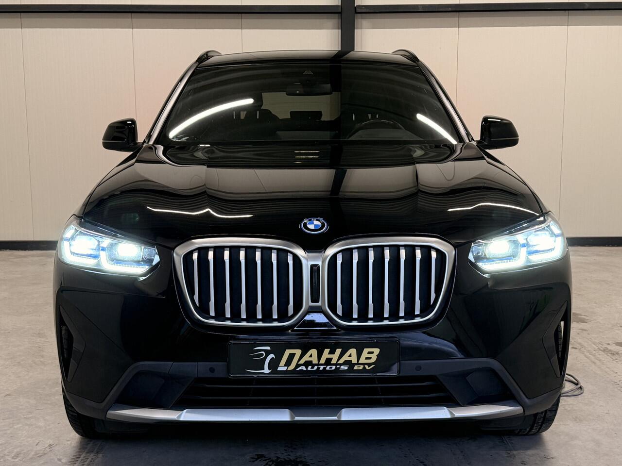 BMW X3 xDrive30e | Stoelverwarming | Achteruitrijcamera | Trekhaak | Cruise | Apple Carplay / Android Auto |