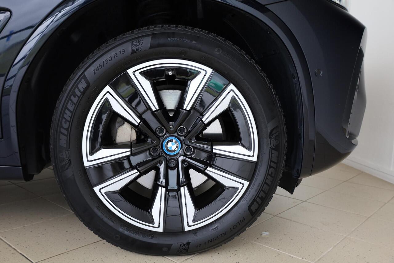 BMW X3 xDrive30e M Sportpakket | 20 inch | Elektrische Trekhaak | Glazen panoramadak | Driving Assistant | Adaptieve LED | Head-Up