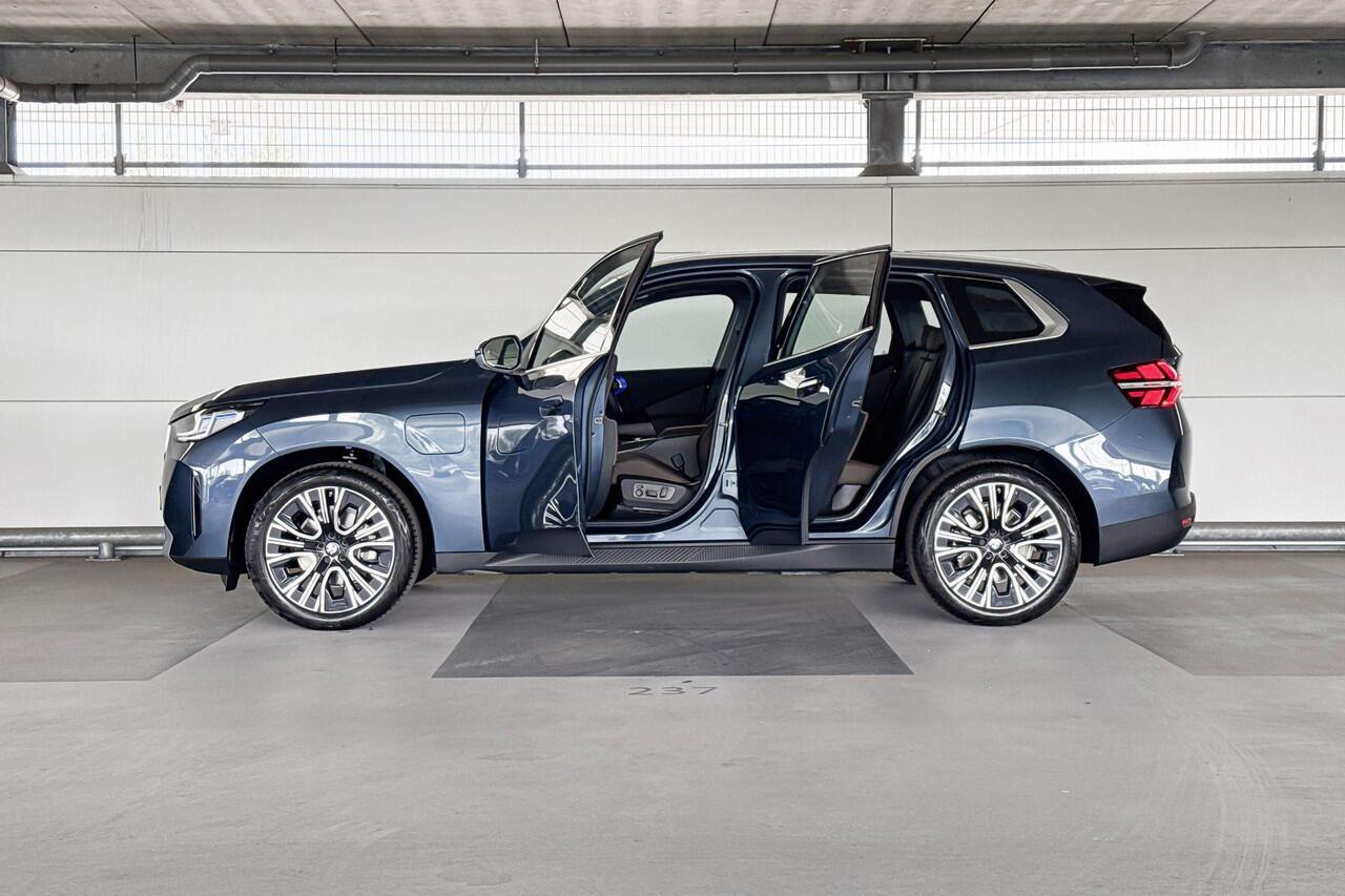 BMW X3 30e xDrive | Selections | Trekhaak met elektrisch wegklapbare kogel | Glazen panoramadak