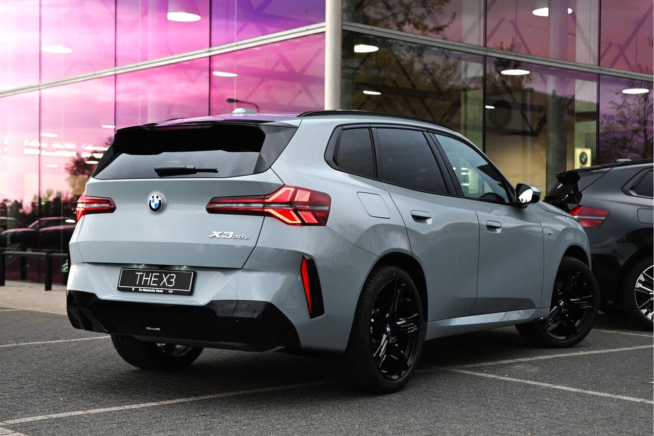 BMW X3 30e xDrive M Sport Automaat / Panoramadak / Trekhaak / Sportstoelen / Adaptieve LED / Parking Assistant Plus / Stoelventilatie / Comfort Access