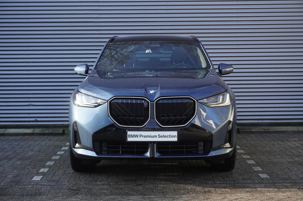 BMW X3 30e xDrive M Sportpakket Pro | Comfort Pack | Trekhaak met elektrisch wegklapbare kogel | 2 Glazen panoramadak | HIFI System Harman Kardon | Driving Assistant Professional