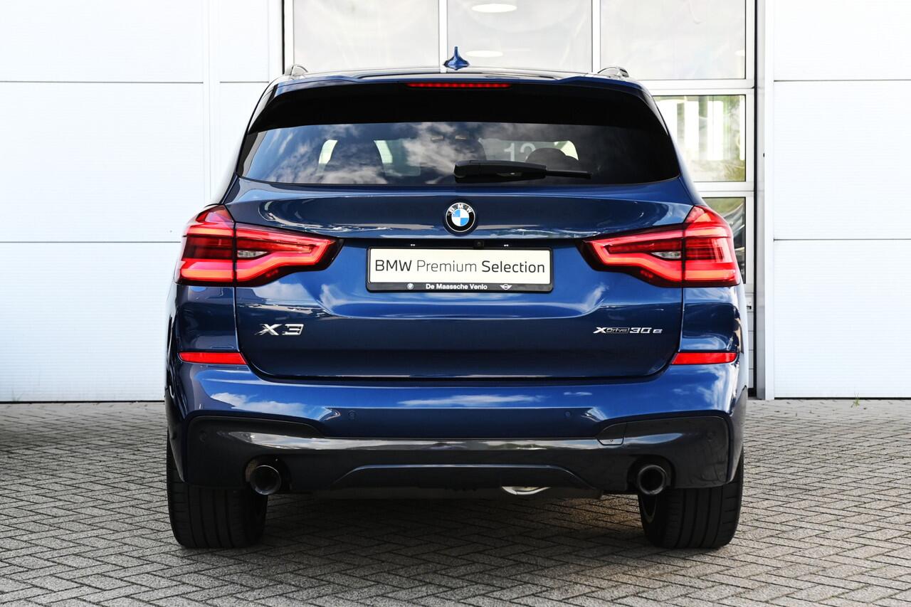 BMW X3 xDrive30e High Executive M Sport Automaat / Panoramadak / Trekhaak / Sportstoelen / Achteruitrijcamera / Adaptieve LED / Stoelverwarming / BMW Live Cockpit Professional