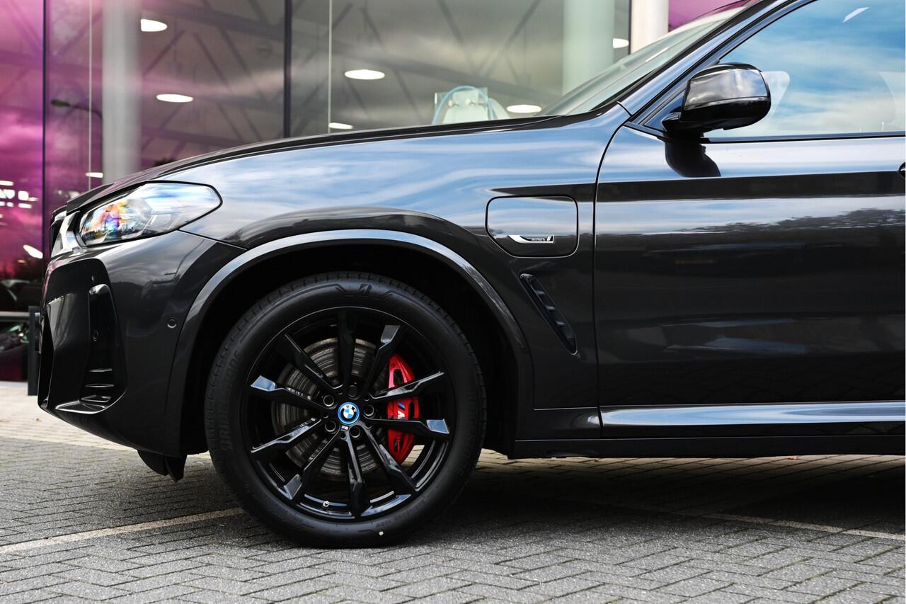 BMW X3 xDrive30e High Executive M Sport Automaat / Panoramadak / Sportstoelen / Achteruitrijcamera / Adaptief onderstel / Adaptieve LED / Head-Up / Stoelverwarming