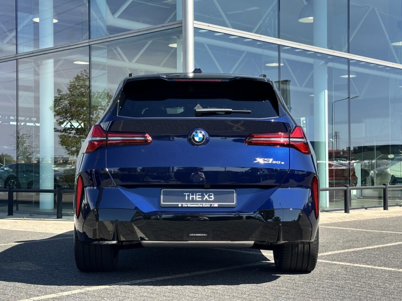 BMW X3 30e xDrive M Sport Automaat / Panoramadak / Trekhaak / Sportstoelen / Adaptieve LED / Parking Assistant Plus / Stoelventilatie / Comfort Access / Stuurverwamring