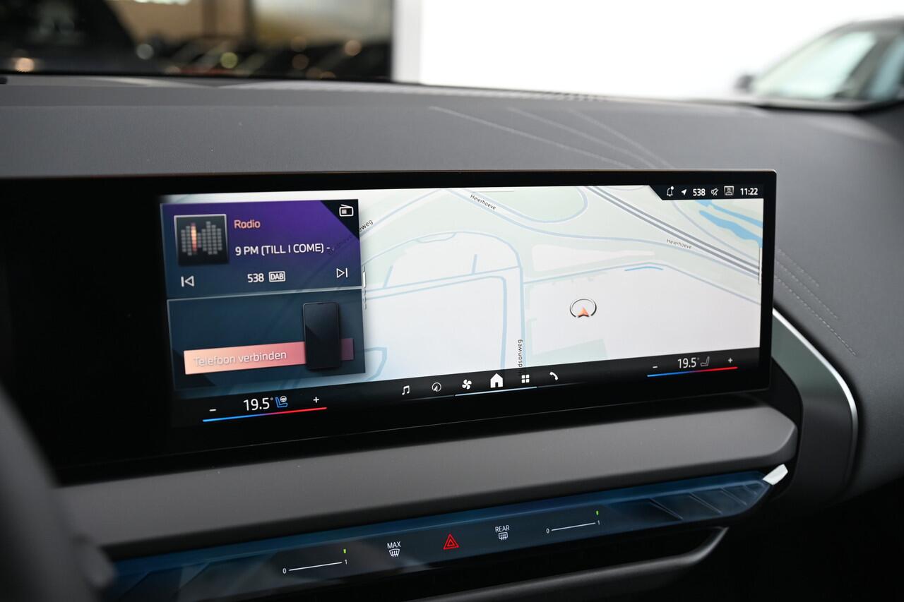 BMW X3 xDrive30e M Sport Automaat / Panoramadak / Trekhaak / Sportstoelen / Adaptieve LED / Parking Assistant Plus / Stoelventilatie / Comfort Access