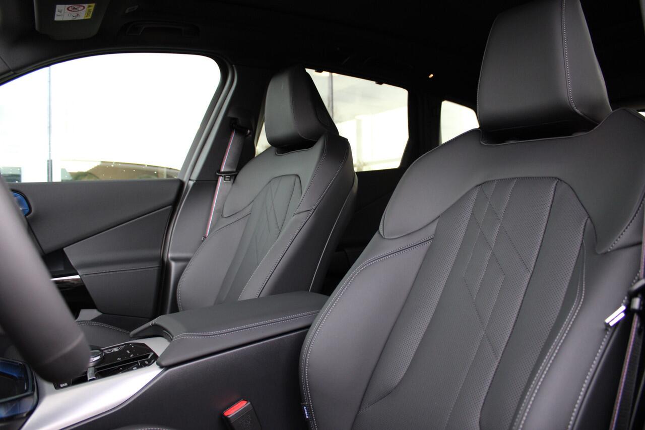 BMW X3 30e xDrive M Sport Automaat / Panoramadak / Trekhaak / Sportstoelen / Adaptieve LED / Stoelventilatie / Parking Assistant Plus / Stuurverwarming