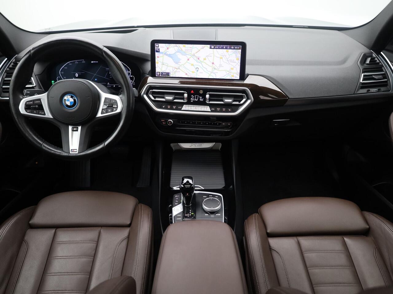 BMW X3 xDrive30e Business Edition Plus | PANO | 360° | HUD | STOEL- EN STUURVERW. | TREKHAAK