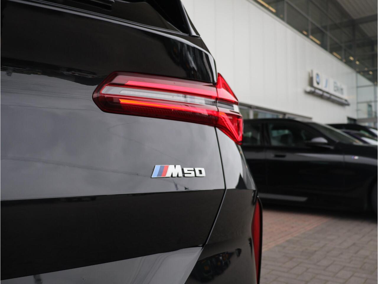 BMW X3 M50 M Sportpakket Pro/ Comfort Access/ Elektrische Trekhaak/ panoramadak/ Sportstoelen/ Stoelverwarming/ Harman-Kardon/ Driving Assistant Plus