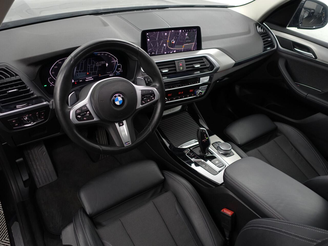 BMW X3 xDrive30e High Executive Aut- Panoramadak, Stuur/Stoelverwarming, Sfeerverlichting, Standkachel, Sport Interieur