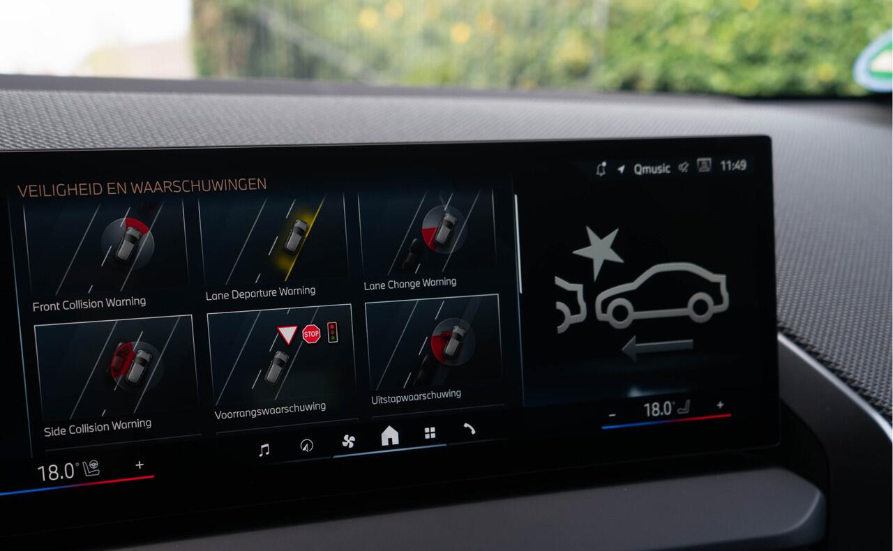 BMW X3 30e xDrive / M- Sport/ Live Cockpit/ Adaptive Cruise Control/ Panoramadak/ 220kW 300PK)