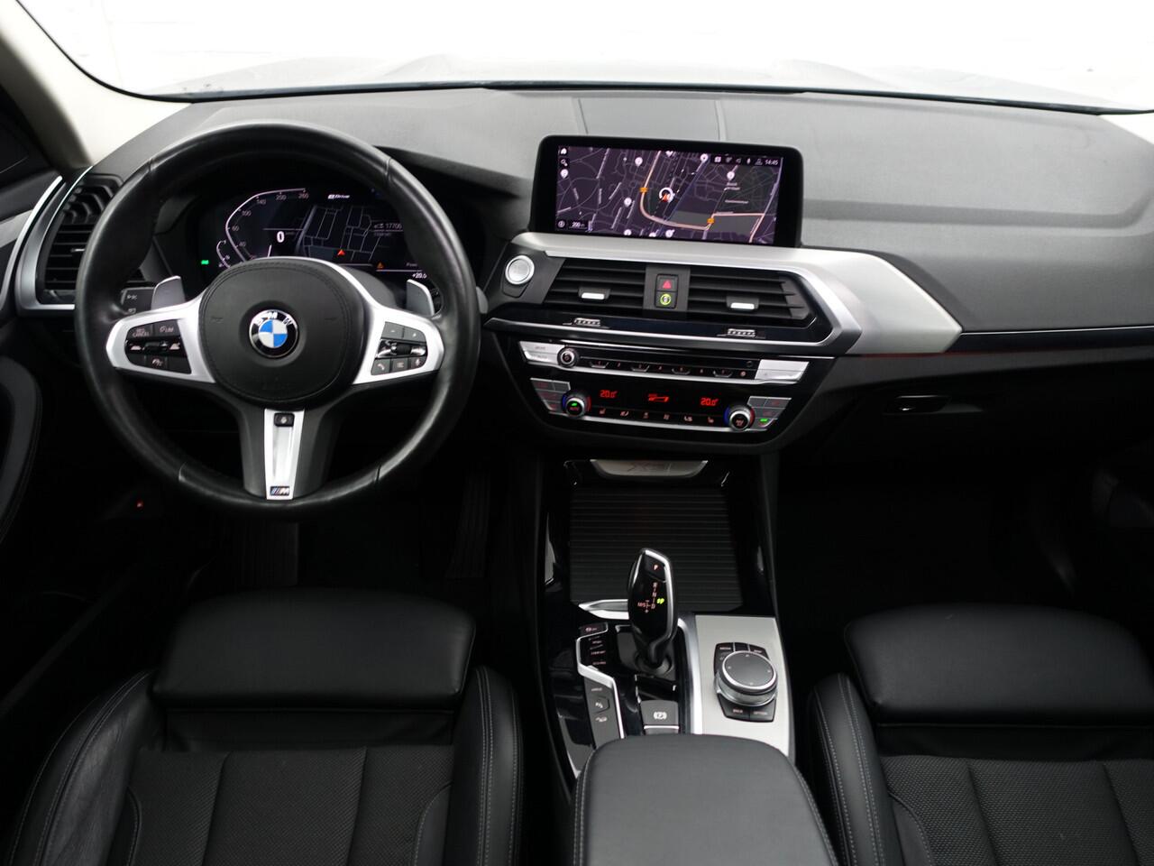 BMW X3 xDrive30e High Executive Aut- Panoramadak, Stuur/Stoelverwarming, Sfeerverlichting, Standkachel, Sport Interieur