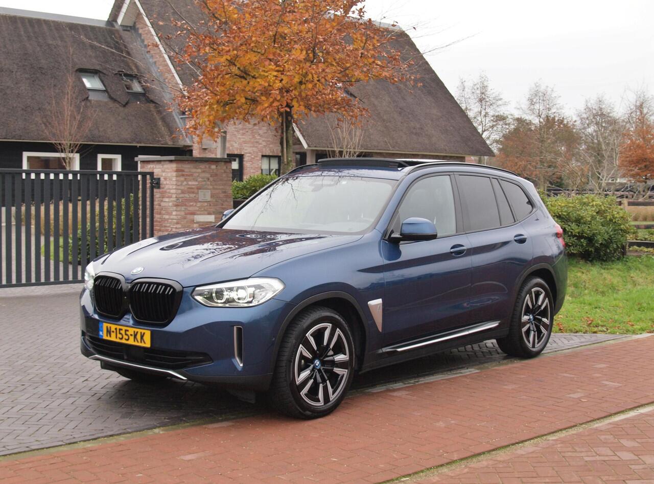 BMW X3 iX3 Executive 80 kWh | SOH 100% | Panoramadak | Sfeerverlichting | Camera | Apple Carplay | NL-Auto |
