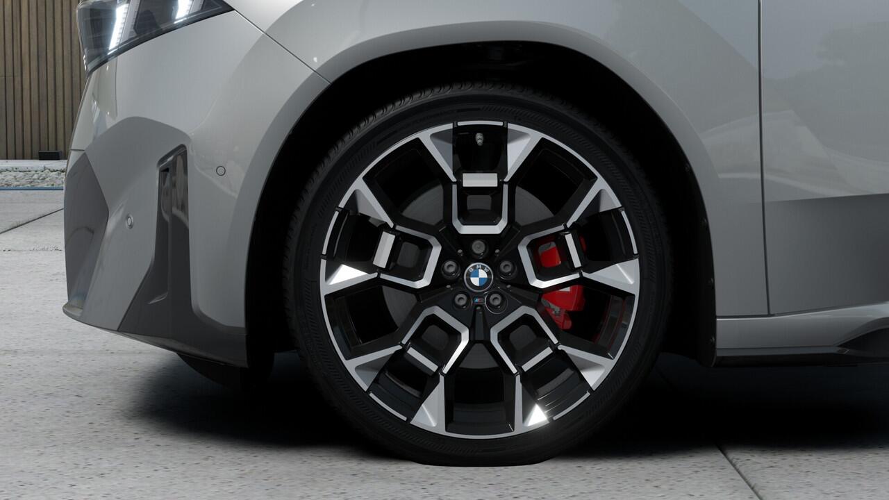 BMW X3 iX3 50 xDrive M Sport / Panoramadak / Trekhaak / M Sportstoelen / Parking Assistant Professional / Stuurverwarming