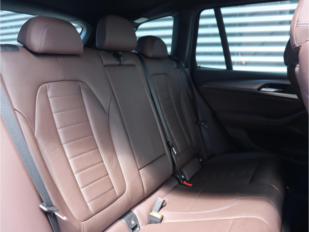 BMW X3 xDrive20i | High Executive | M Sportpakket | Trekhaak | Parking Pack | Audio Media Pack | Head-Up | Comfort Acces | Stuurwielverwarming | 20'' LMV