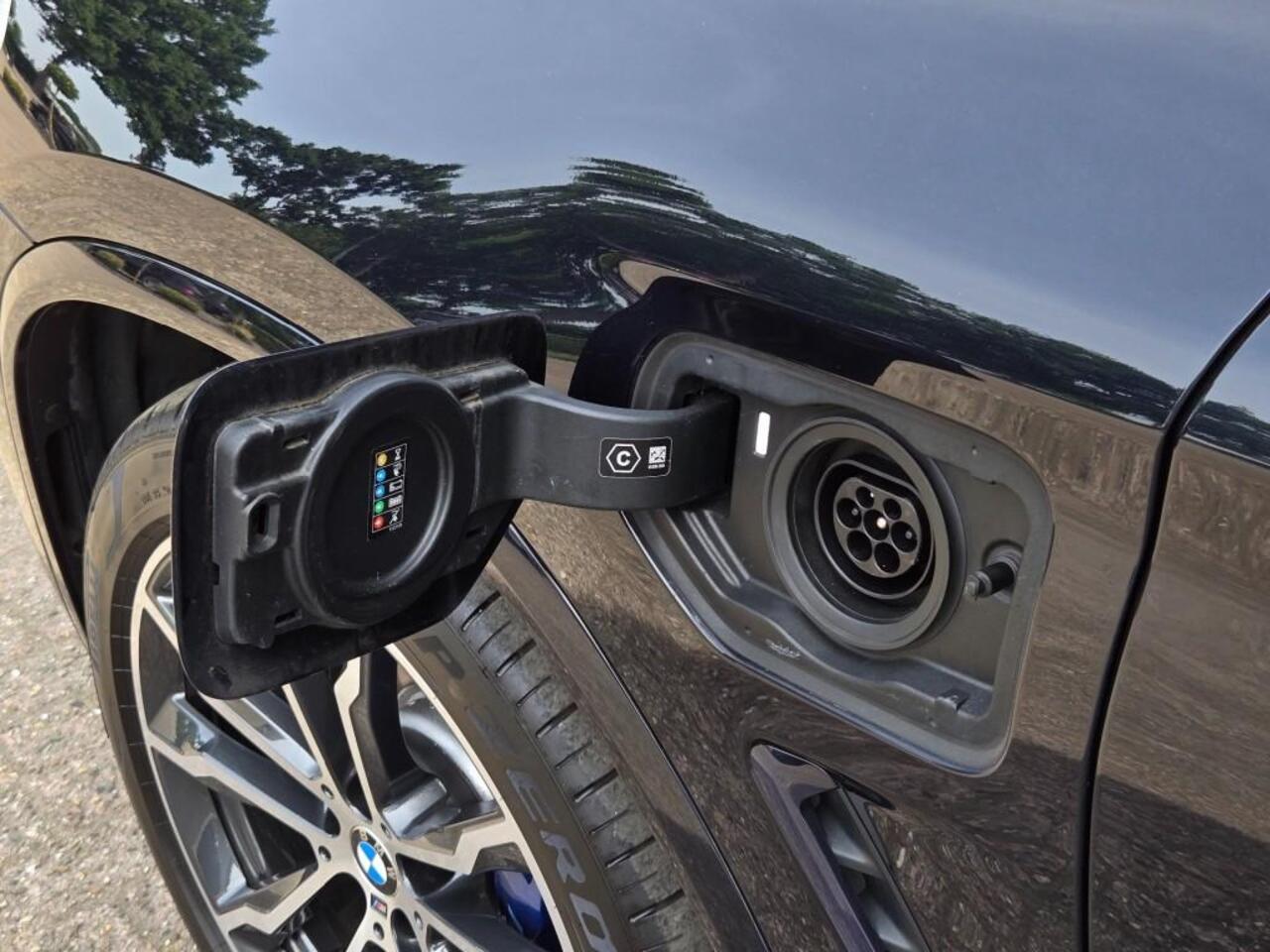 BMW X3 XDRIVE30E M SPORT | PANORAMA | LEDER | SPORTSTOELEN | 20 INCH LM VELGEN |