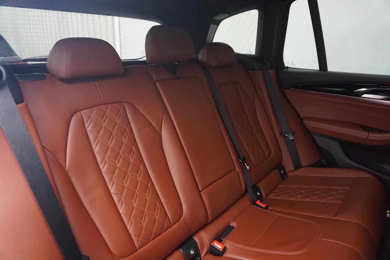 BMW X3 xDrive20i M Sport | Trekhaak / Head-Up Display / Harman Kardon / 360 Graden Camera's / Elektrisch verstelbare stoelen met geheugen / 21 Inch