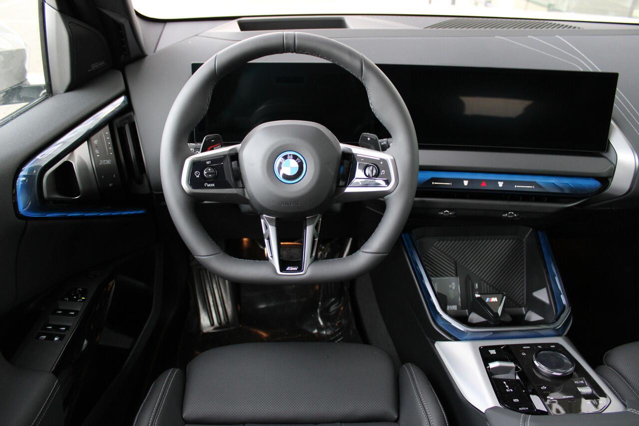 BMW X3 30e xDrive M Sport Automaat / Panoramadak / Trekhaak / Sportstoelen / Adaptieve LED / Stoelventilatie / Parking Assistant Plus / Stuurverwarming