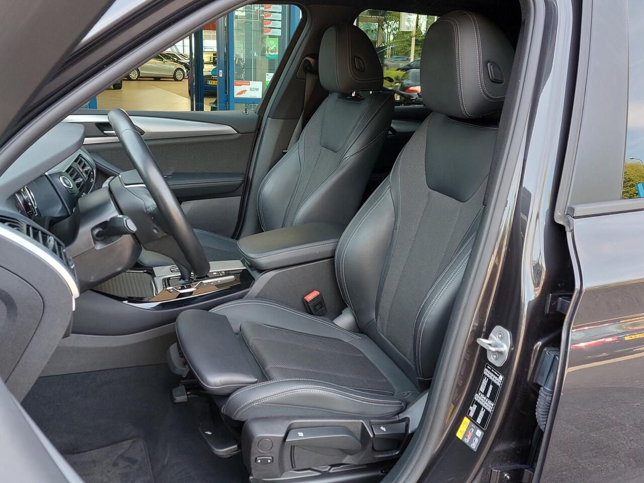 BMW X3 xDrive30e Executive | Plug-In Hybrid | Navi | Clima | Cruise | Led Koplampen | Sportstoel+Stoelverwarming | Licht+Regensensor | Pdc V+A | Privacy Glass | 19''lm