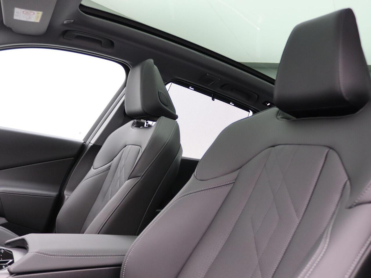 BMW X3 30e xDrive Panoramadak | Iconic Glow | Professional Pack | Comfort Pack