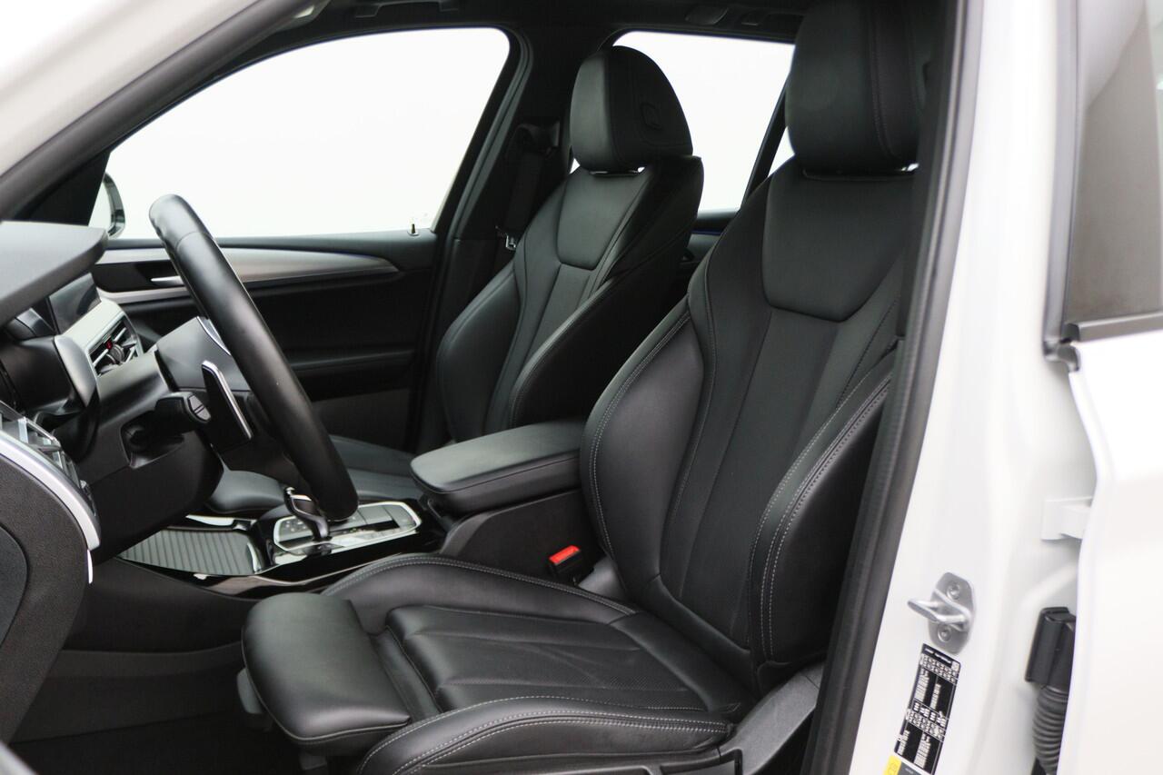 BMW X3 xDrive30e High Executive M-pakket Leer, Stoelverwarming, Camera, Cruise, Apple Carplay, LED, DAB, 21''