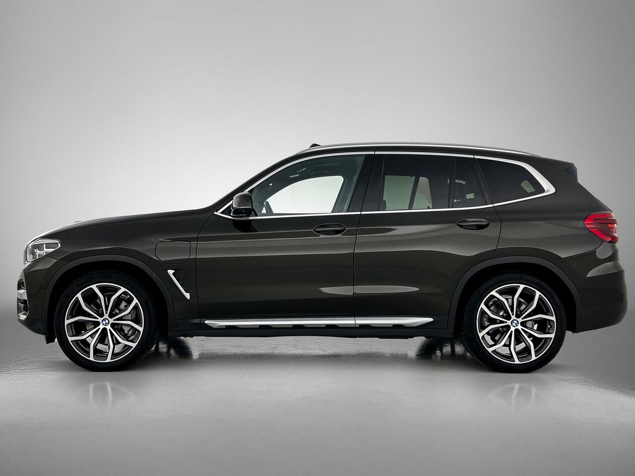 BMW X3 xDrive30e eDrive Edition Panoramadak / Trekhaak / Leder-Sport / Pdc+Camera / Stoel-Stuurverwarming / Harman Kardon / NL auto / Apk 09-2026
