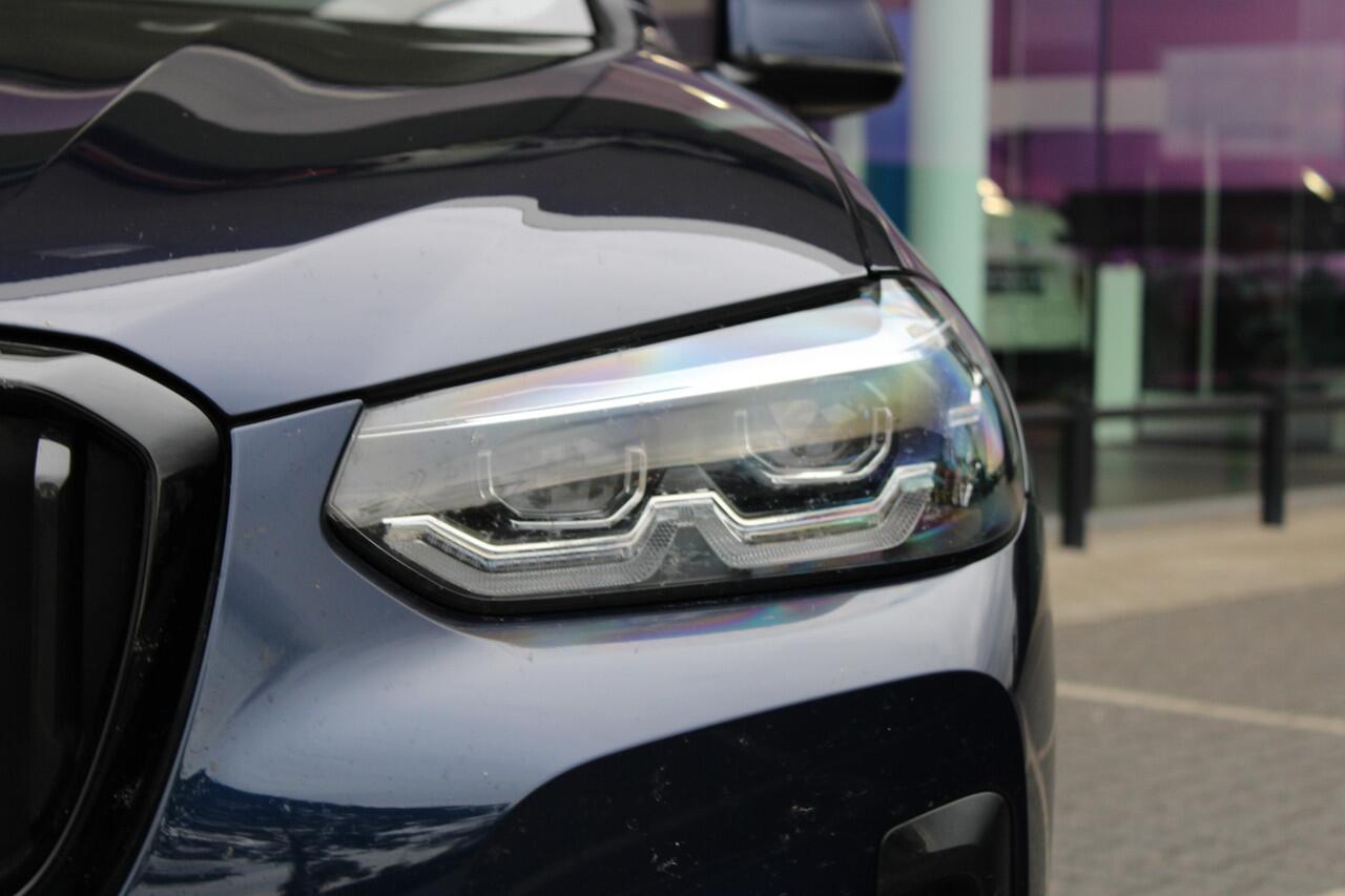 BMW X3 xDrive30e High Executive M Sport Automaat / Panoramadak / Trekhaak / Sportstoelen / LED / Parking Assistant Plus / Stoelverwarming / Live Cockpit Professional