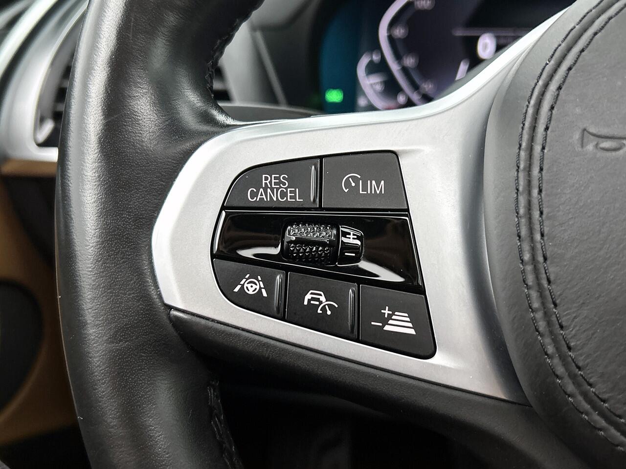 BMW X3 xDrive30e eDrive Edition Panoramadak / Trekhaak / Leder-Sport / Pdc+Camera / Stoel-Stuurverwarming / Harman Kardon / NL auto / Apk 09-2026