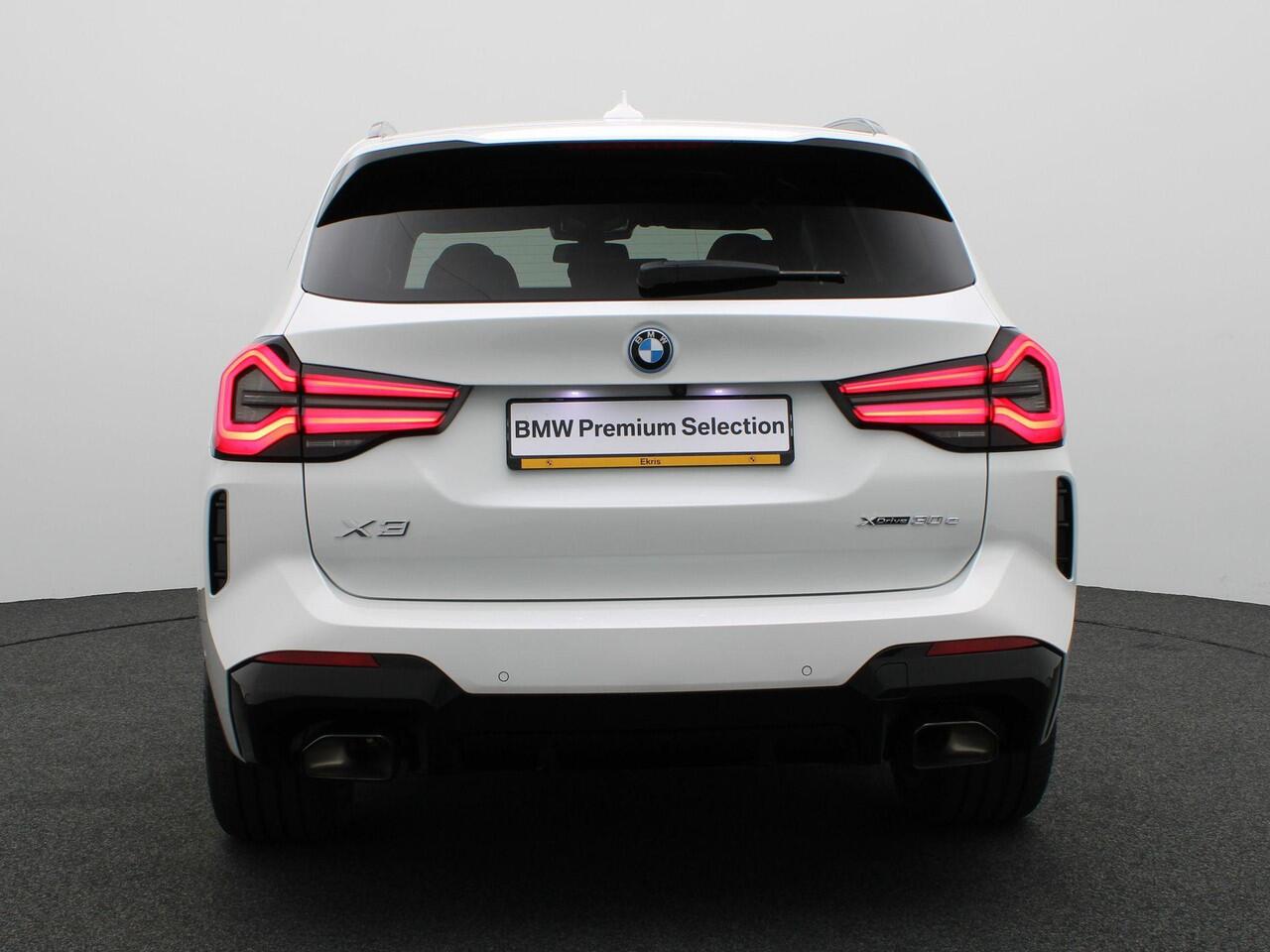 BMW X3 xDrive30e High Executive | M Sportpakket | Safety Pack | Adaptief Onderstel | Stuurwielrand Verwarmd | Panoramadak | Driving Assistant Professional | Head-Up Display | Harman Kardon | 20''